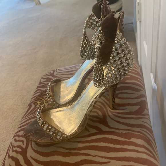 Elegant Rhinestone Embellished Zigi SoHo Heels - Picture 3 of 11
